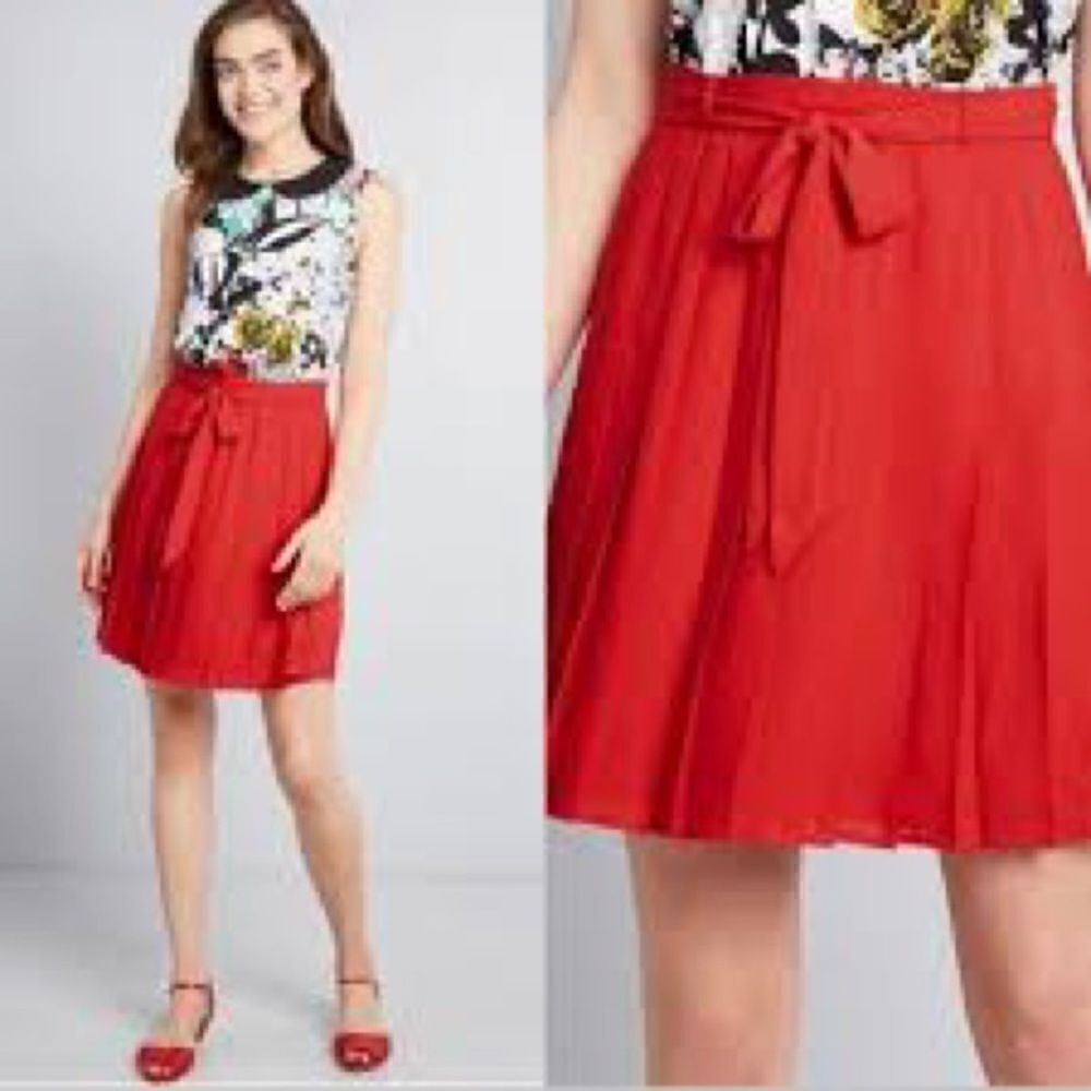 ModCloth Purely Pretty Red pleated miniskirt with bow - Picture 2 of 11